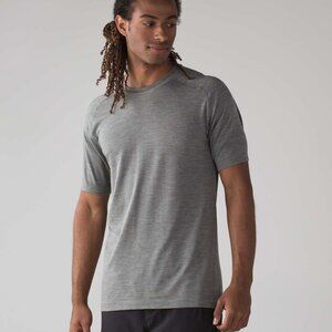 Lululemon Men’s Metal Tech Vent Short Sleeve Shirt Raceway Grey Slate Size Large